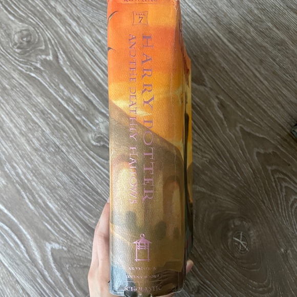 HARD COVER of Happy Potter and The Deathly Hollows by J.K Rowling - Picture 2 of 4